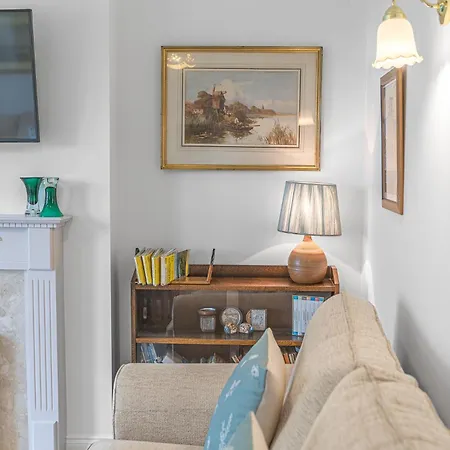 The Hytte, 19 Greta Grove House *